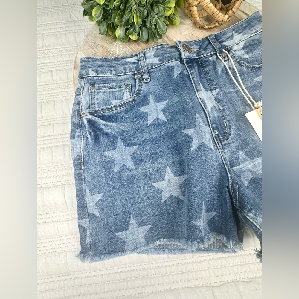 YMI Star Print High-Rise Denim Shorts Size 5/27 NWT - Picture 3 of 14
